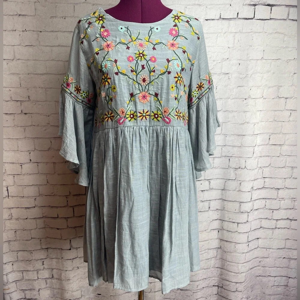 Umgee size small gray embroidered dress